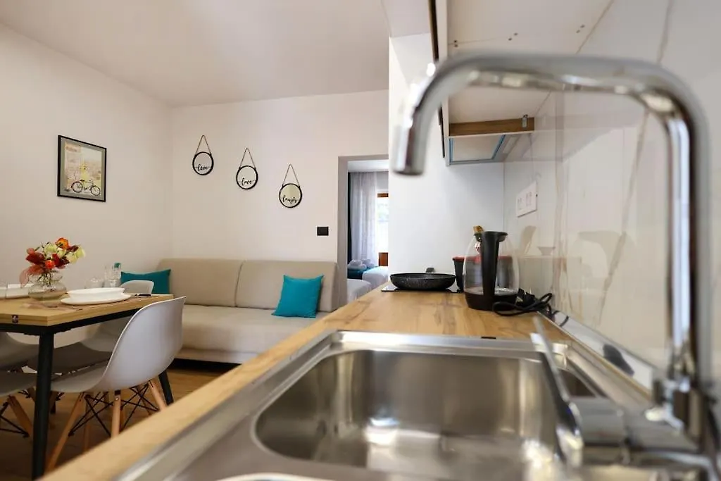Magda Studio 2 In Berat Centre Apartment